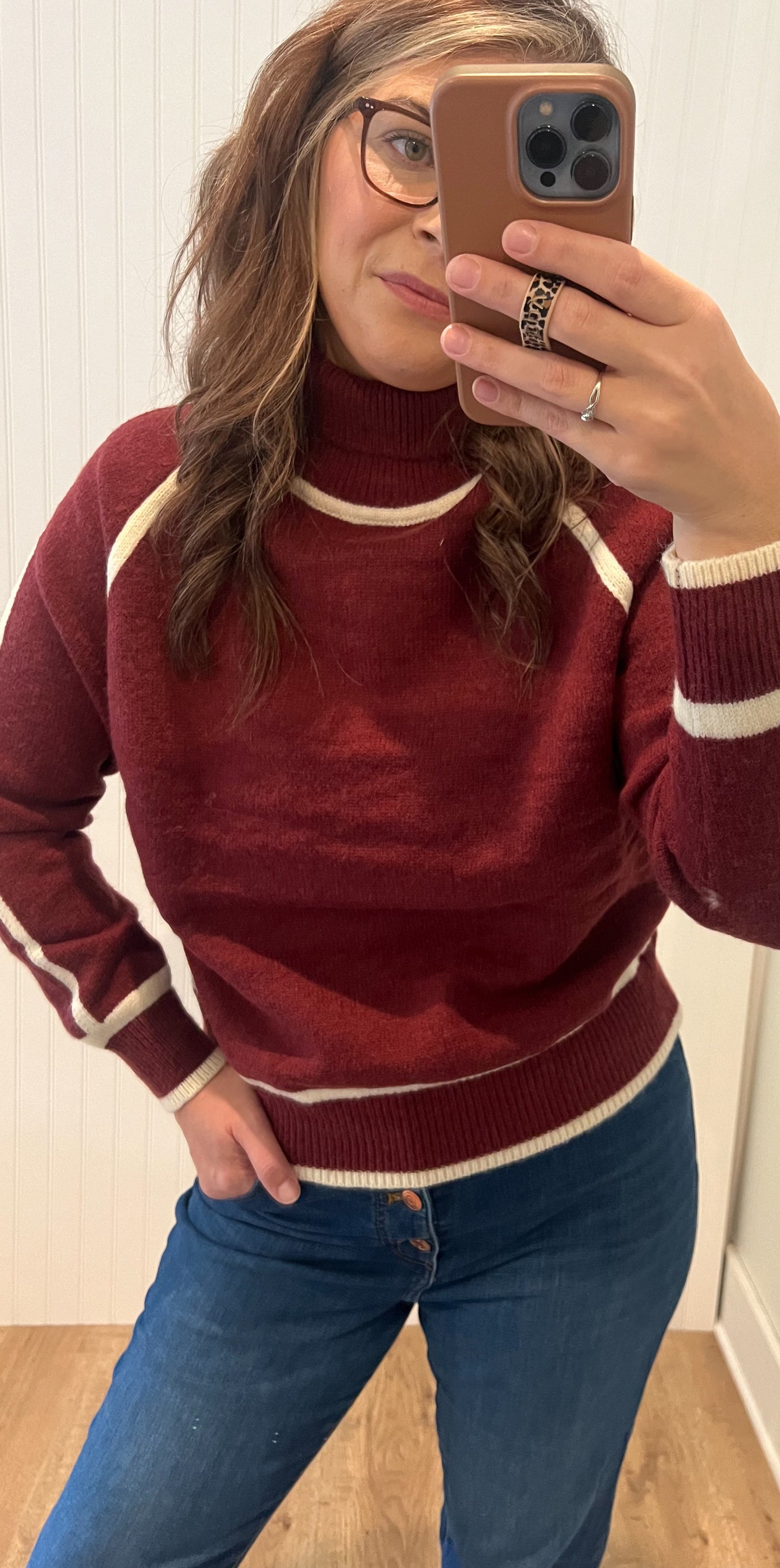 CONTRAST TRIM TURTLENECK SWEATER