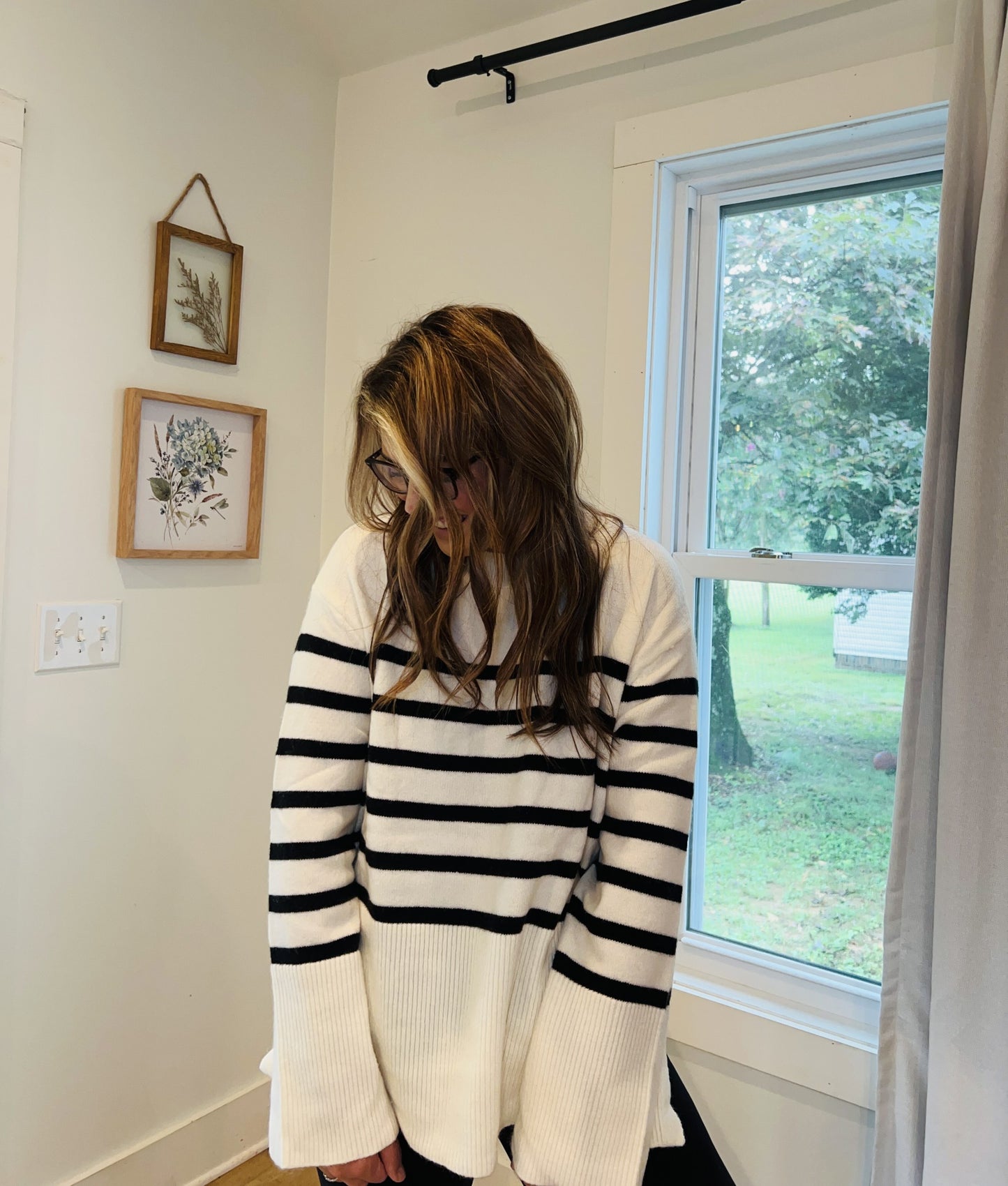 RIBBED HEM STRIPE SWEATER