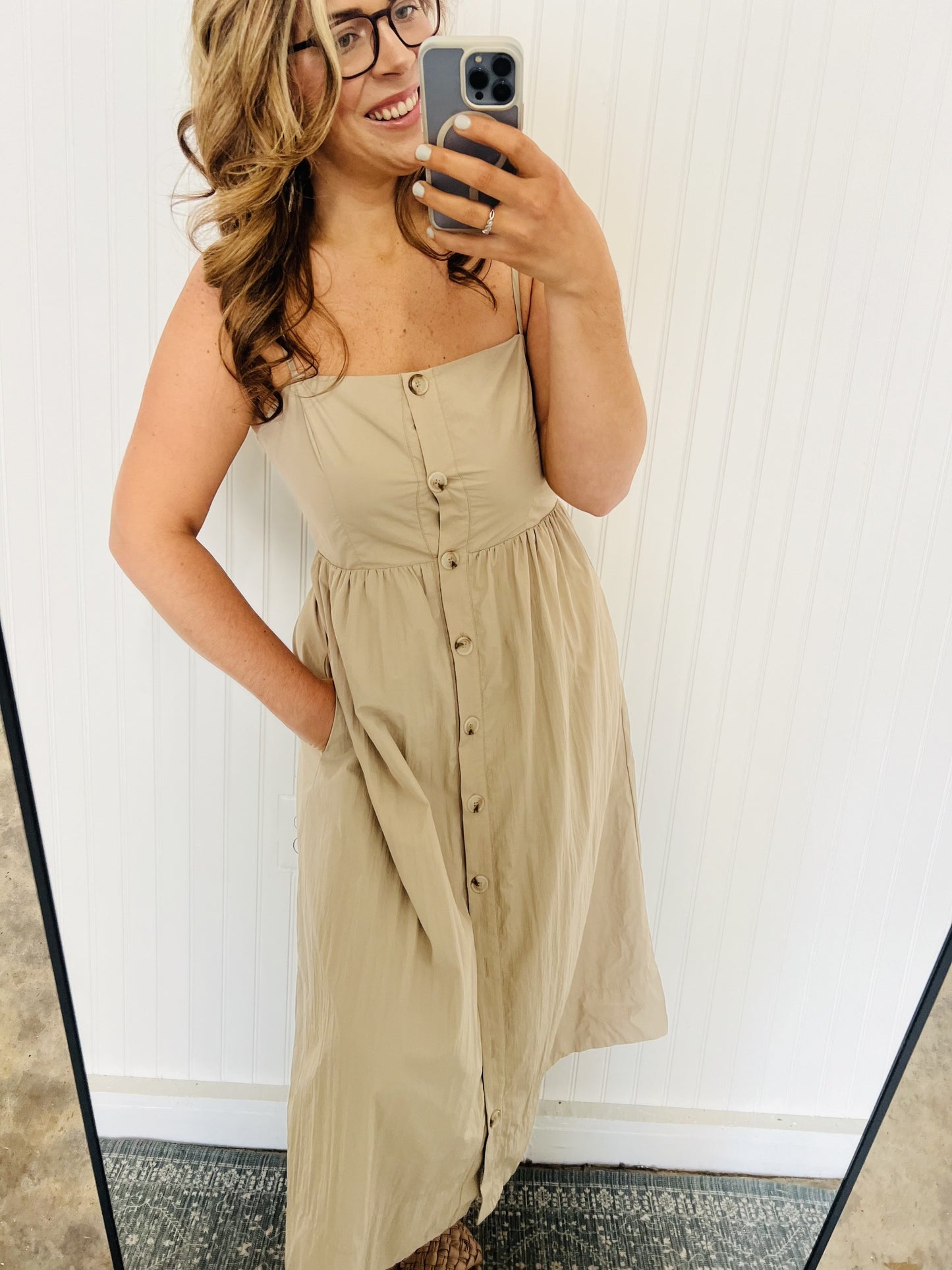 SLEEVELESS BUTTON DOWN MIDI DRESS